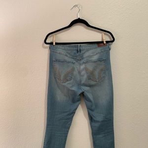 Hollister Jeans - Hollister Super Skinny High-Rise Jeans Hollister Jeans - Hollister Super Skinny High-Rise Jeans